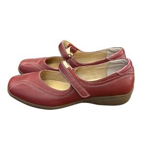 New Softspots Red Leather Mary Jane Strap Shoe Retro Ballet Preppy Feminine 8.5W